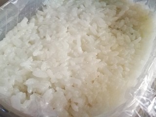 8、传统甜品～糯米切糕,再铺上一层糯米