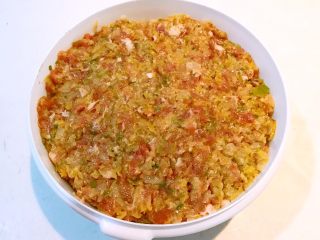 15、东北酸菜饺子,顺着一个方向充分调匀，酸菜猪肉馅料就做好了