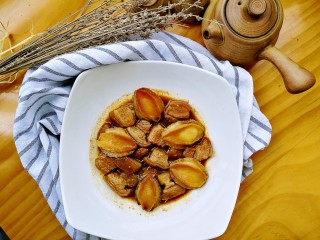 13、#秋味儿#鲍鱼红烧肉,五花肉软烂入味，鲍鱼Q弹鲜美，连卤汁都美味得不得了，每一口都汤汁丰富，每一口都超级满足，太下饭了哦。