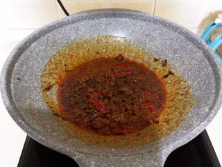 13、香辣卤鸡爪,炒出红油