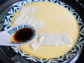 12、鸡蛋豆腐羹,淋入一勺生抽