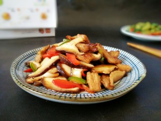 12、#猪年#五花肉炒香菇,敏茹意作~香菇炒五花肉~成品图