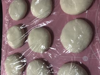 19、紫薯甜饼,包好的饼坯,继续松弛十分钟