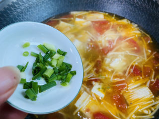 15、金针菇豆腐汤,入葱花