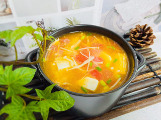 16、金针菇豆腐汤,金针菇豆腐汤酸爽开胃，营养美味