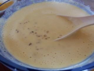 12、夏日消暑，芒果西米露,加入西米，搅拌均匀