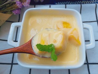 14、夏日消暑，芒果西米露,冷藏半小时，开动啦…每一口都有芒果的香甜，西米的Q弹，芒果椰浆牛奶的顺滑