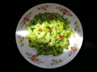 16、减脂系~凉拌苦瓜,成品图。