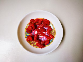 5、蒸枸杞鸡肉圆,枸杞洗净