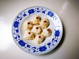 14、蒸枸杞鸡肉圆,放入枸杞