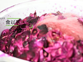 5、玫瑰花膏,继续煮30-40分钟