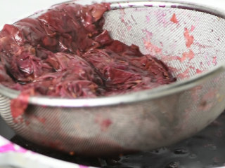 6、玫瑰花膏, 再次捞出煮至褪色的花瓣