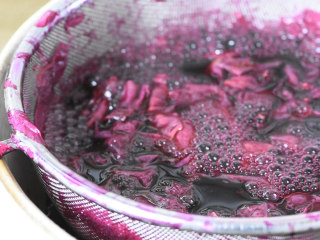 7、玫瑰花膏, 过滤，只要汁水。