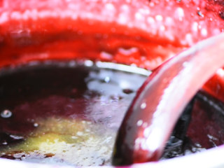 11、玫瑰花膏,用余温将蜂蜜和膏搅拌融合