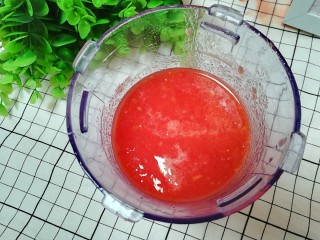 6、柠香番茄酱,放入辅食机，打出汁