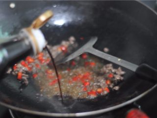 10、牛肉拌面,淋入少许生抽