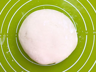 15、鸡蛋韭菜盒子,面饧发好了