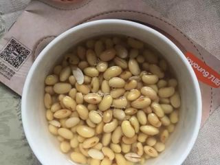 2、【胡萝卜豆浆】补肝明目长个子,洗干净泡发