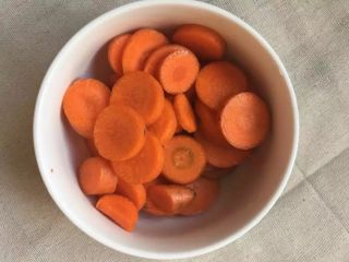 4、【胡萝卜豆浆】补肝明目长个子,切片