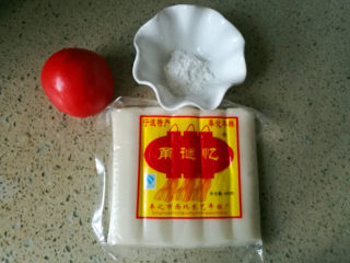 1、酸甜年糕,材料准备好。