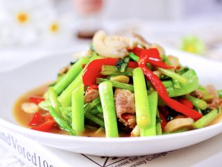 15、菜心红椒炒肉片,绝对的下饭菜,作为下酒菜也是棒棒滴。