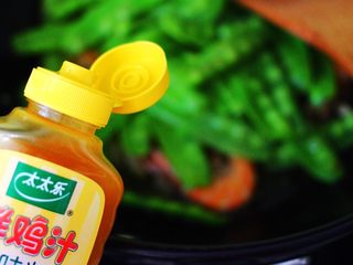 11、百合海虾荷兰豆小炒,加入太太乐鲜鸡汁，用鸡汁炒味道更鲜美可口。