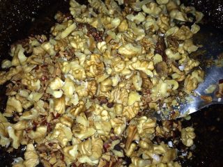 8、姜枣茶,放入核桃，大约4分钟