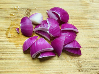 2、干锅千叶豆腐,洋葱