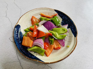 8、干锅千叶豆腐,盛入盘中备用