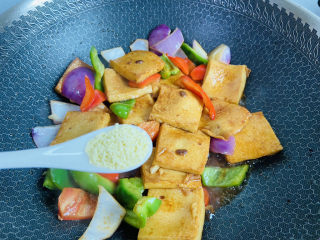 17、干锅千叶豆腐,鸡精调味