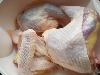 5、秋冬滋补篇:老母鸡白果海参汤,鸡身分四半