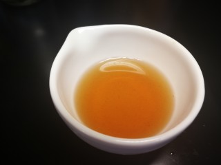 7、秋冬滋补篇:老母鸡白果海参汤,黄酒留一半备用