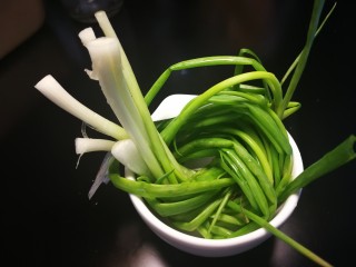 8、秋冬滋补篇:老母鸡白果海参汤,葱打结