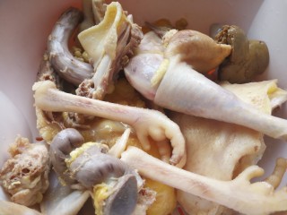 10、秋冬滋补篇:老母鸡白果海参汤,焯水后洗净控干