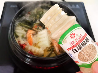 15、海带冬瓜汤,加入白胡椒粉调味