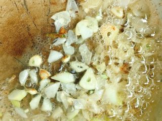 9、青瓜炒肉丁,炒香