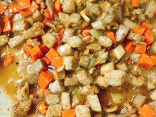 13、青瓜炒肉丁,炒两分钟