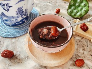 13、夏日冰饮冰镇黄糖八宝粥,夏天来一碗冰镇的八宝粥，甜糯可口，营养十足！开胃养颜！