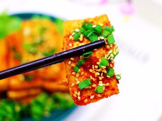 14、香辣煎豆腐,好吃到哭,香味馋哭邻居家小孩。