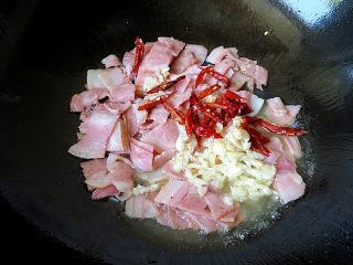 7、培根炒秋葵,