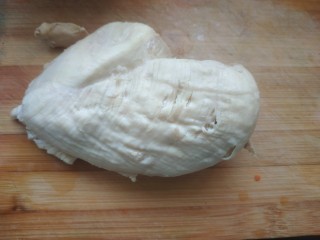 8、手撕鸡胸肉,捞出晾凉