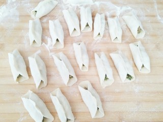 9、早餐锅贴,以此类推，包完所有的锅贴。