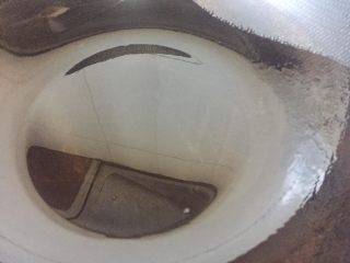 6、泥鳅炖豆腐,锅里放油