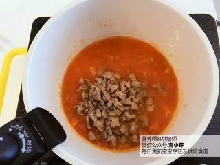 6、宝宝辅食：番茄鸡肝/猪肝汤,继续煮开后，关火焖2分钟即可，此时1岁以上的小宝贝可以加少许盐调味。