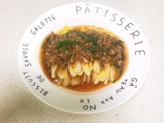 26、酸辣娃娃菜,酸辣娃娃菜香辣酸爽，是一道非常完美的开胃小菜，老少皆宜，喝酒下饭都可以~