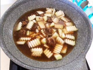 15、排骨冬瓜汤,加入冬瓜