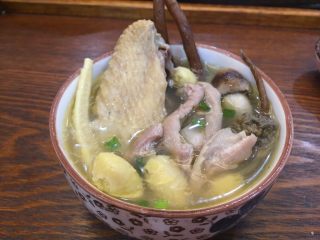 18、唯爱炖鸡~白果肚子松茸多鲜土鸡汤,给你爱的家人盛上热气腾腾的一碗，定会还一个幸福的微笑