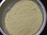 1、猪血糕,玉米面备好放盆里