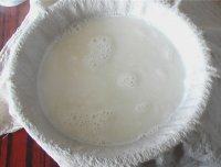 4、猪血糕,然后滤干