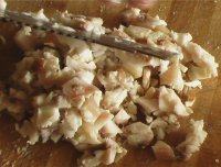 6、猪血糕,提前煮好的一块猪肉切碎